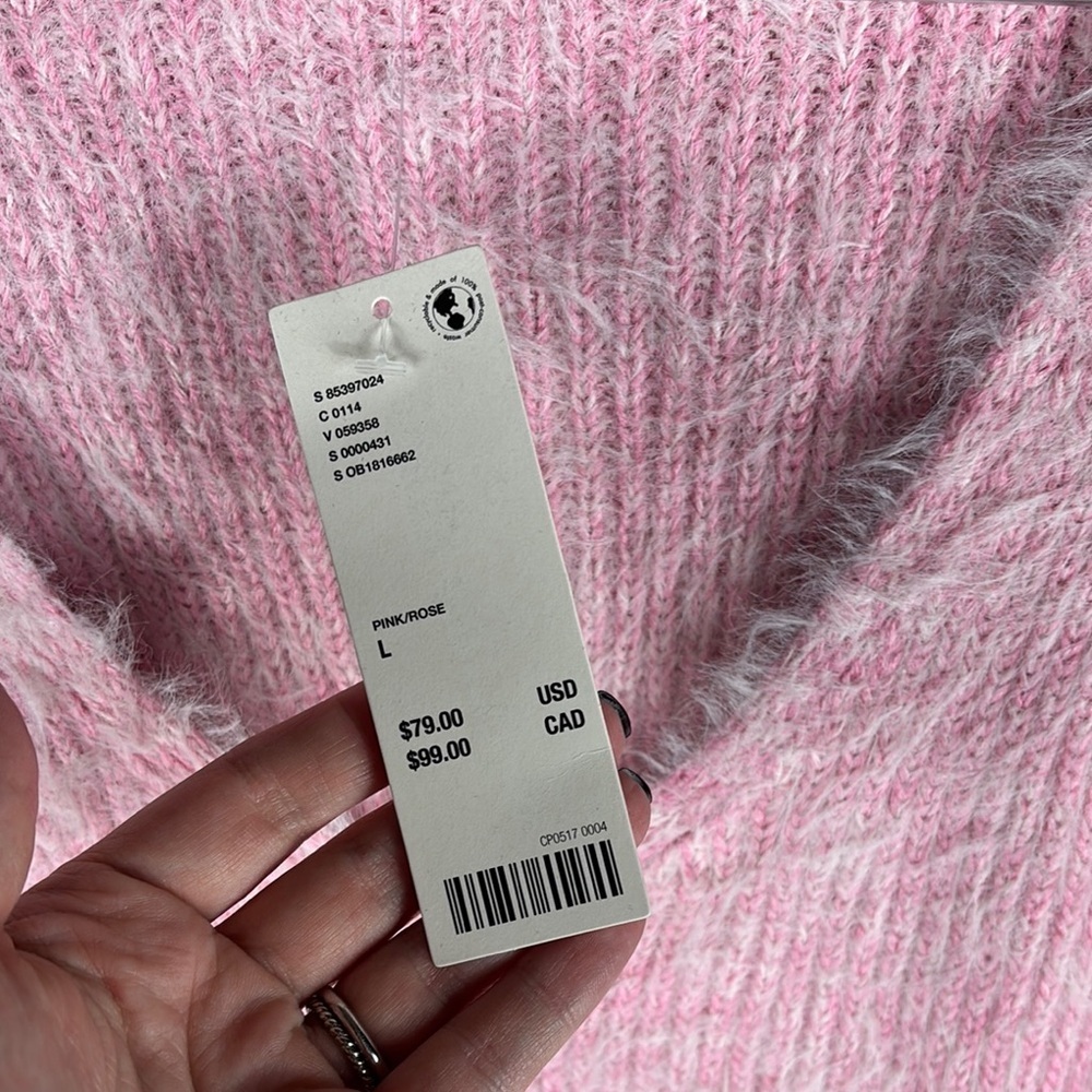 Kimchi Blue > New with Tags Pink Priscilla V-Neck Fuzzy Sweater Large - Picture 5 of 12